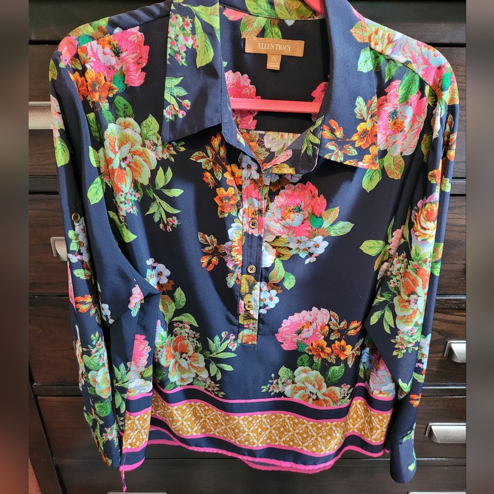 PLUS size Ellen Tracy Floral Top